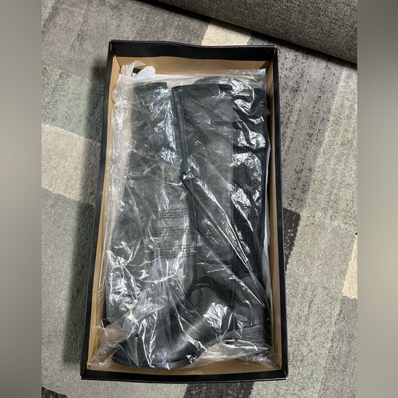 Kenneth Cole Black Levon Leather and Rib Knit Knee High Boot. Size 9 - Picture 5 of 7